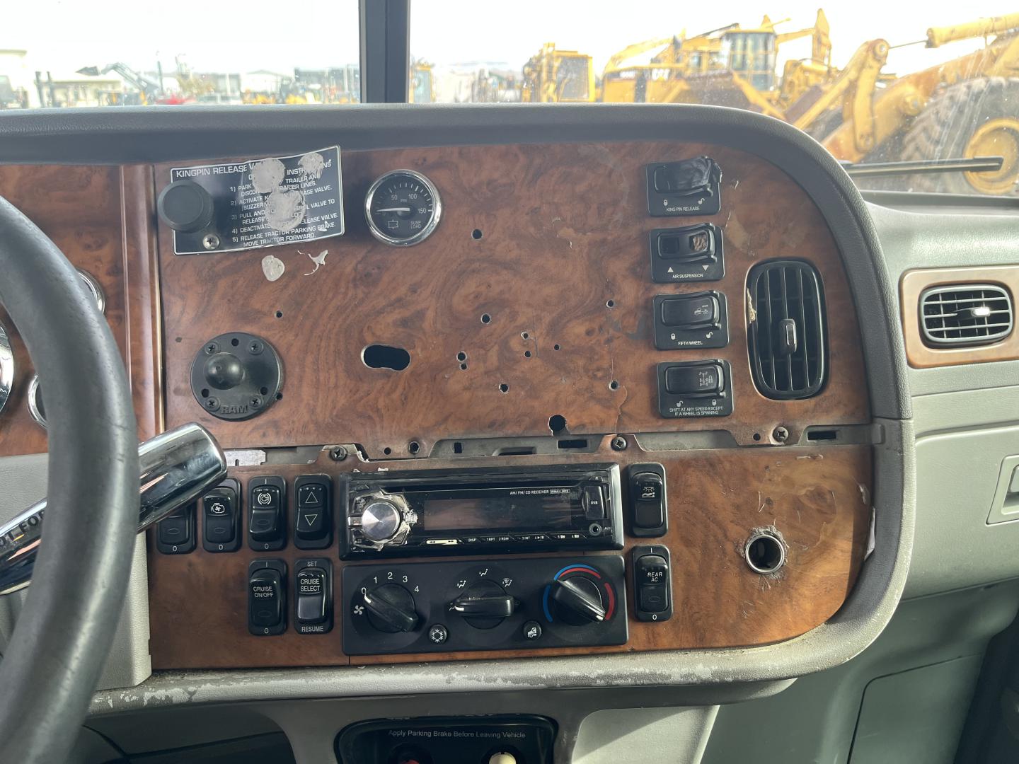 Lot De 2 Voitures Circuit TYCO – Van Maintenance Et Camion Peterbilt – Occasion